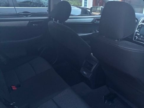Used 2018 Subaru Outback 2.5i Premium image 11
