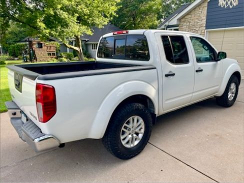 Used 2016 Nissan Frontier SV AWD/4WD image 10