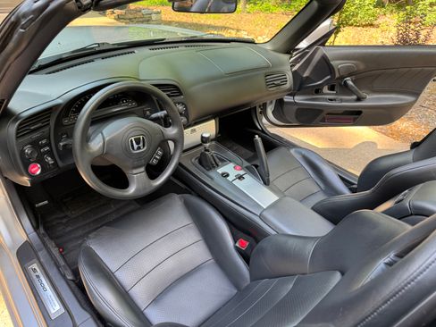 Used 2005 Honda S2000 image 11
