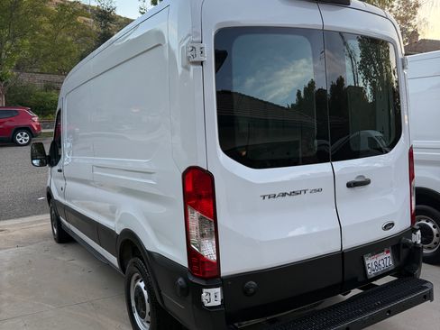 Used 2019 Ford Transit 250 148 Medium Roof image 12