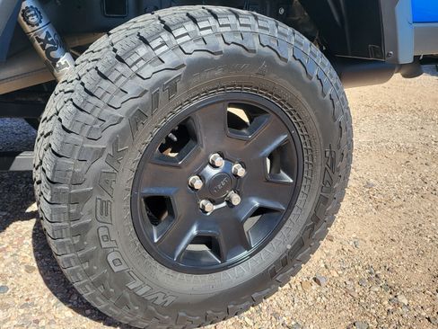 Used 2021 Jeep Gladiator Sport image 14