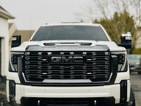 Used 2024 GMC Sierra 3500 Denali Ultimate image 12