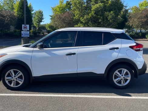 Used 2020 Nissan Kicks S FWD image 10