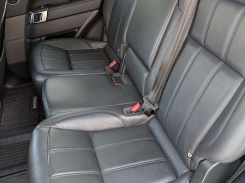 Used 2018 Land Rover Range Rover Sport SE image 18