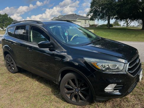 Used 2017 Ford Escape SE w/ SE Sport Appearance Package image 1