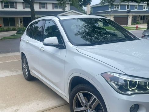 Used 2019 BMW X1 xDrive28i w/ M Sport Package AWD/4WD image 2