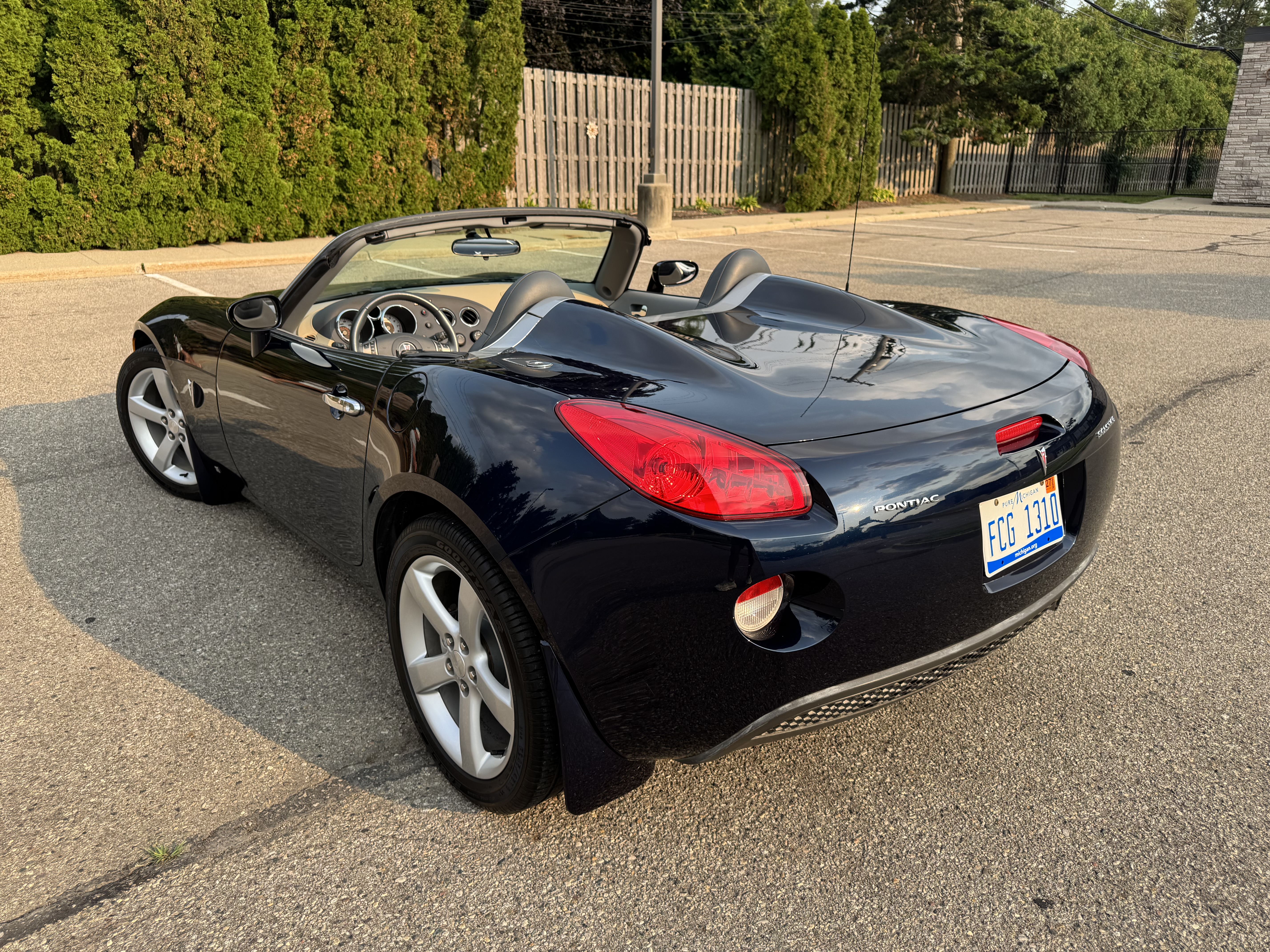 Used 2006 Pontiac Solstice Convertible w/ Premium Package RWD image 14