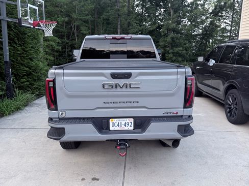 Used 2025 GMC Sierra 2500 AT4 w/ AT4 Premium Plus Package AWD/4WD image 11