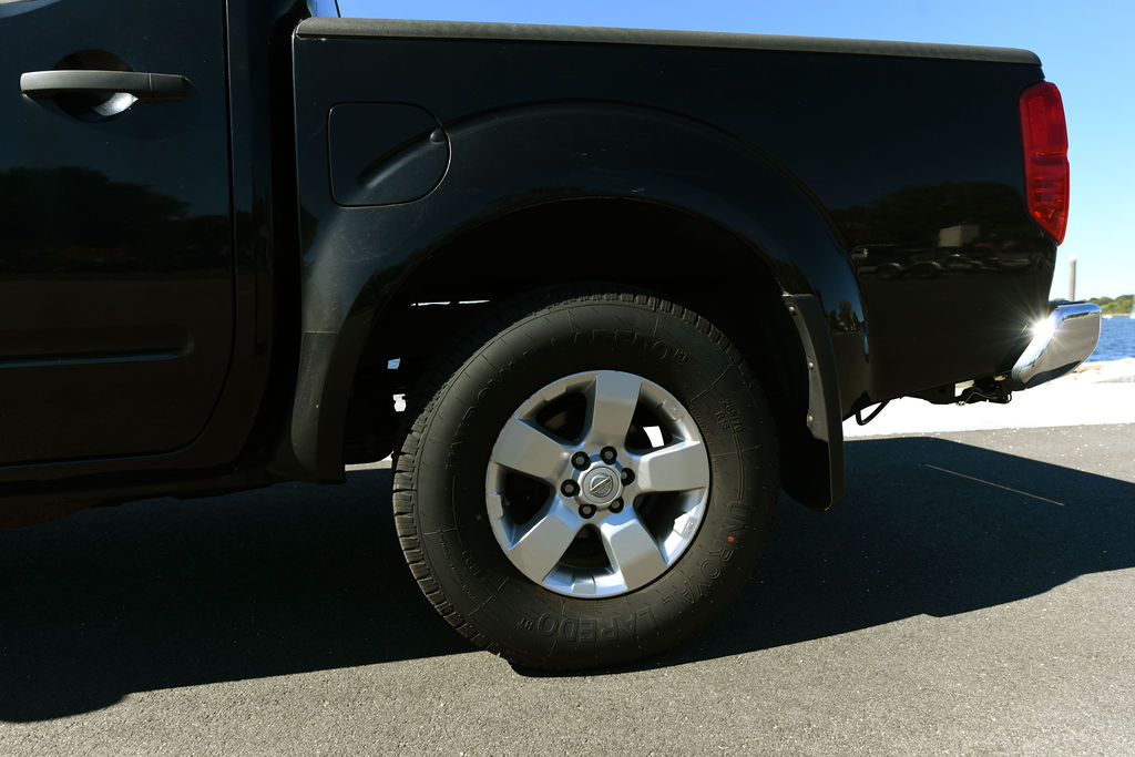 Used 2011 Nissan Frontier SV w/ SV Premium Utility Pkg AWD/4WD image 15