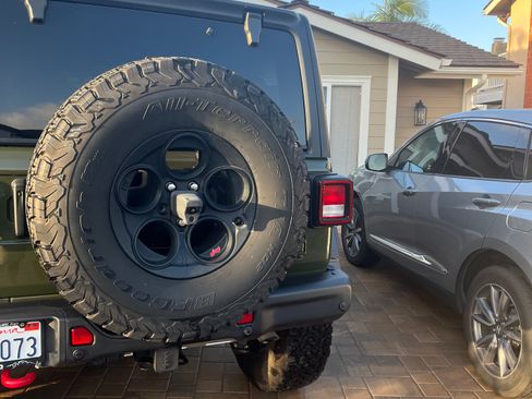 Used 2023 Jeep Wrangler Unlimited Rubicon w/ Xtreme 35 Tire Package AWD/4WD image 2