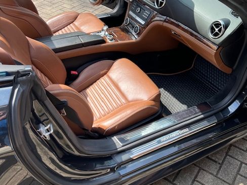 Used 2017 Mercedes-Benz SL 550 image 8