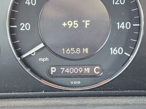 Used 2005 Mercedes-Benz CLK 320 Coupe image 4
