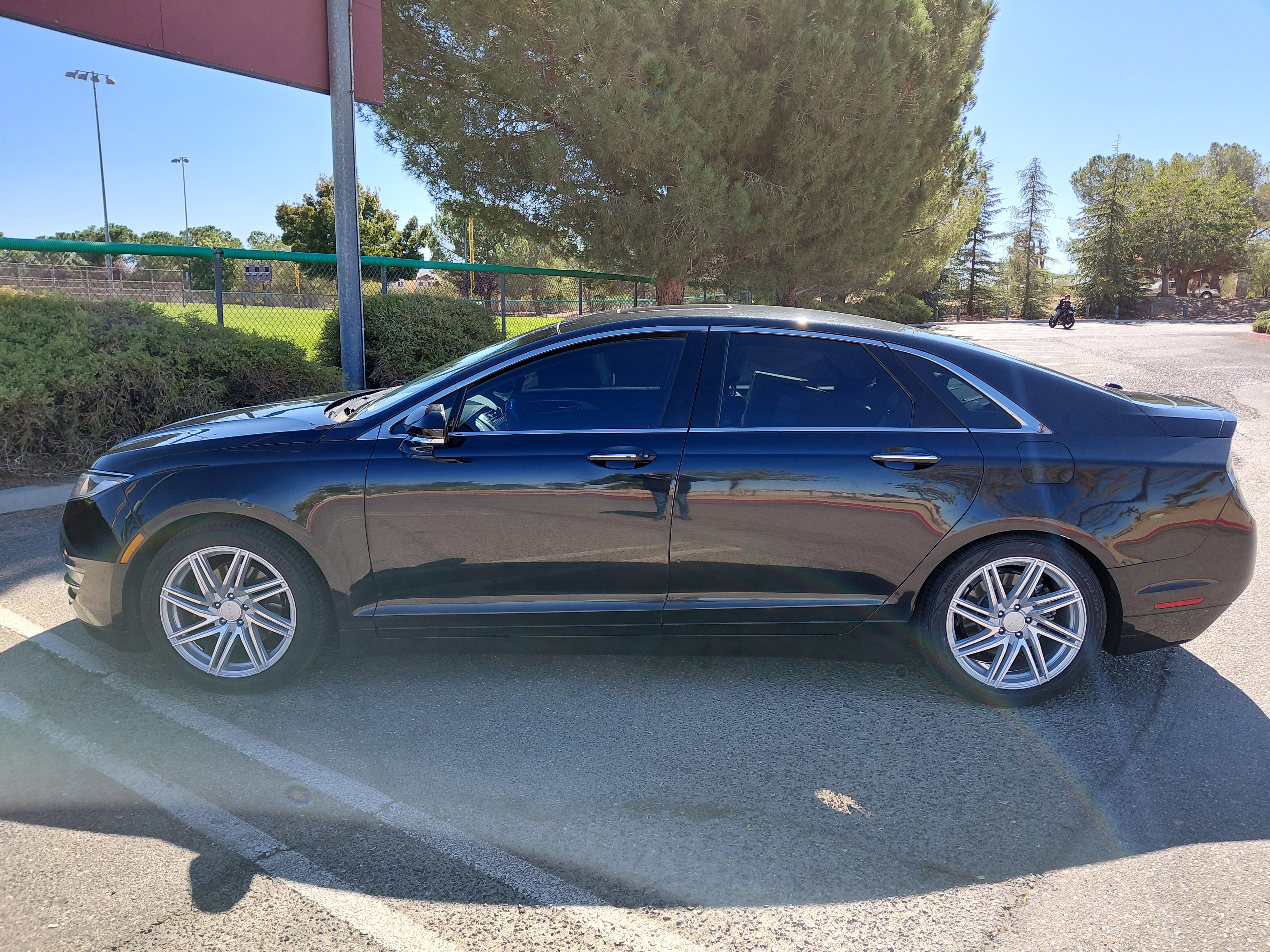 Used 2013 Lincoln MKZ FWD image 8