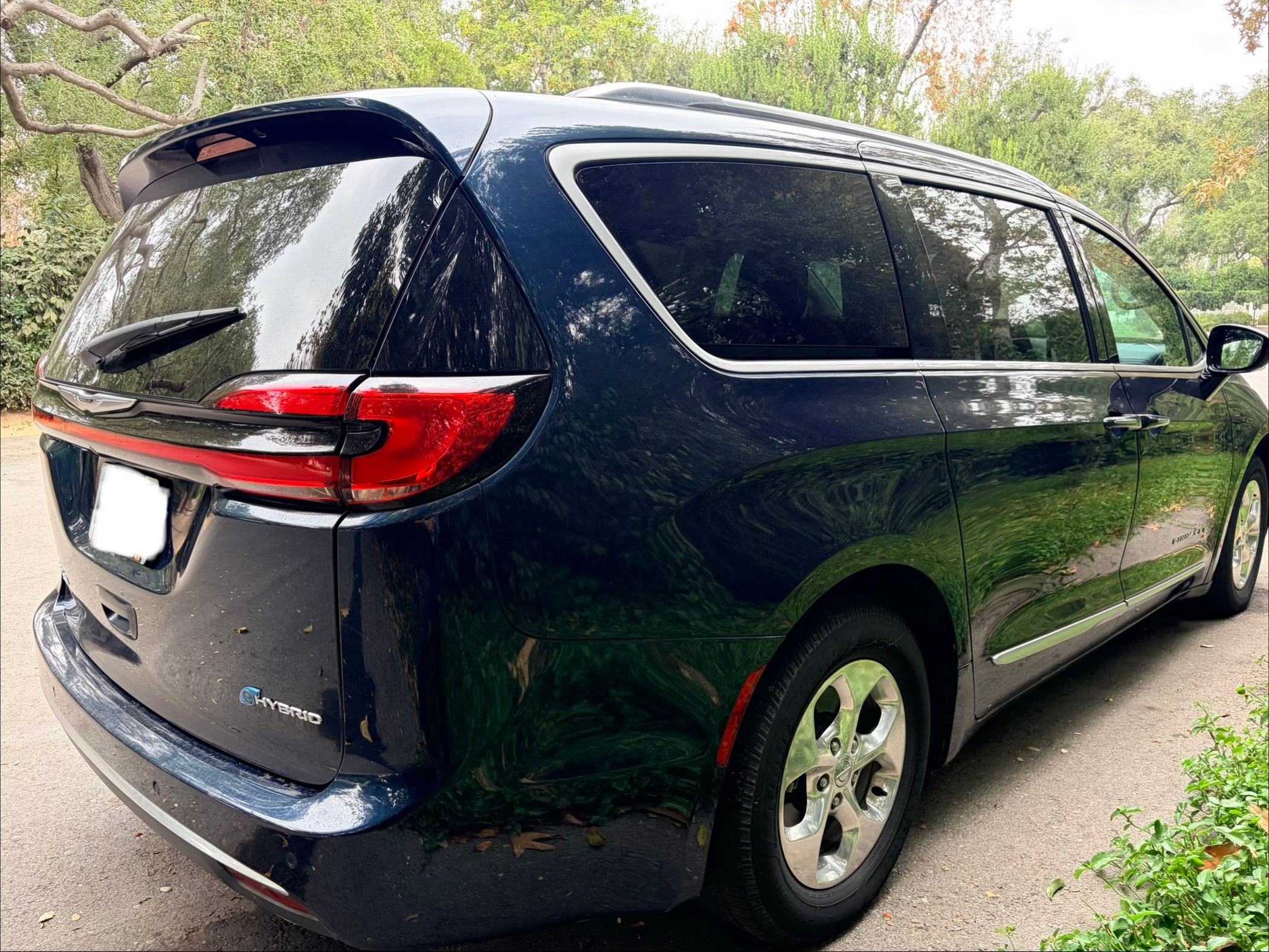 Used 2023 Chrysler Pacifica Pinnacle FWD image 5