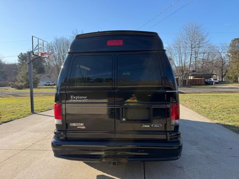 Used 2012 Ford E-150 and Econoline 150 w/ Premium Van Group image 4