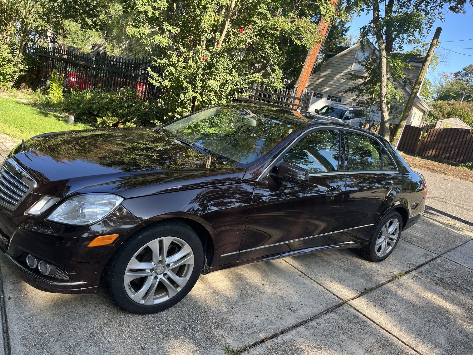 Used 2011 Mercedes-Benz E 350 4MATIC Sedan image 5