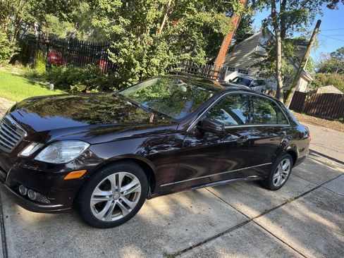 Used 2011 Mercedes-Benz E 350 4MATIC Sedan image 5