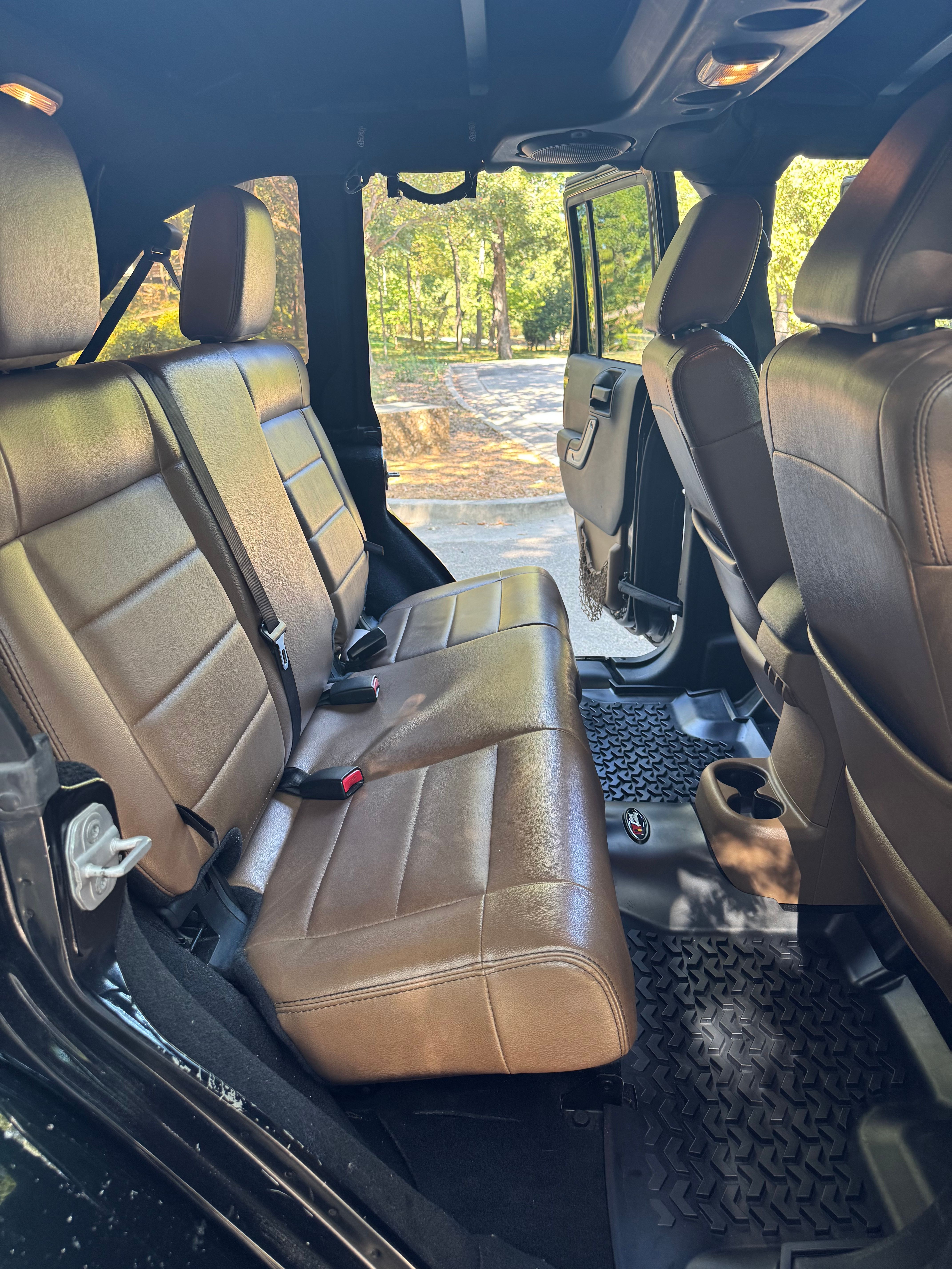 Used 2012 Jeep Wrangler Unlimited Sahara w/ Connectivity Group AWD/4WD image 25