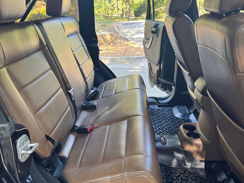 Used 2012 Jeep Wrangler Unlimited Sahara w/ Connectivity Group AWD/4WD image 25