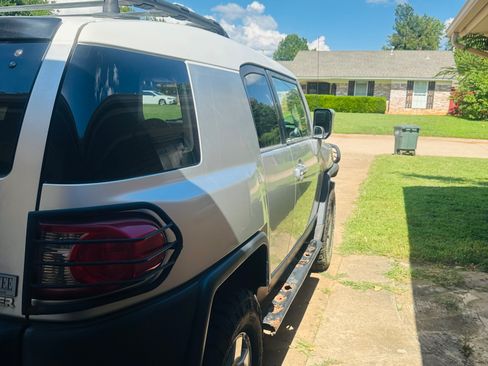 Used 2007 Toyota FJ Cruiser 4WD w/ Upgrade Pkg 1 image 3