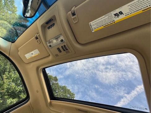 Used 2014 Cadillac Escalade Premium image 4