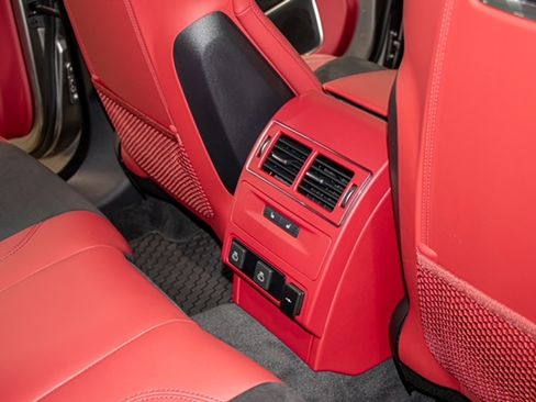 Used 2025 Jaguar F-PACE SVR 575 Edition image 20