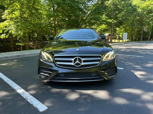 Used 2017 Mercedes-Benz E 300 4MATIC image 2