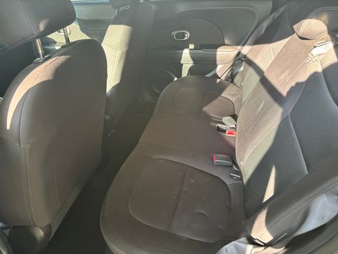 Used 2019 Kia Soul w/ Convenience Package image 5