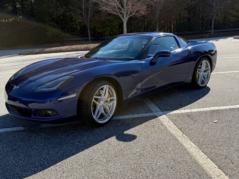 Used 2006 Chevrolet Corvette Coupe w/ Preferred Equipment Group image 2