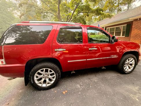 Used 2012 GMC Yukon Denali AWD/4WD image 4