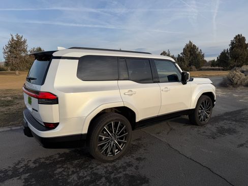 Used 2024 Lexus GX 550 w/ Accessory Package (Z1) image 5