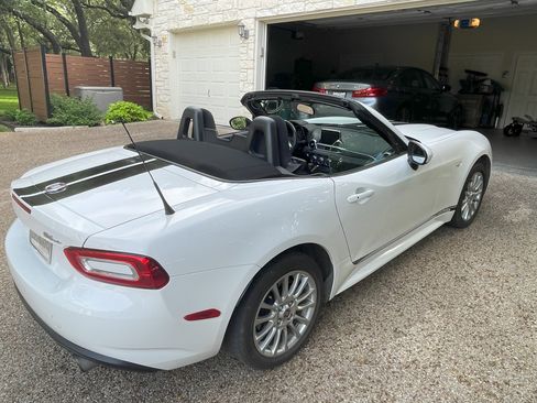 Used 2017 FIAT 124 Spider Classica image 8
