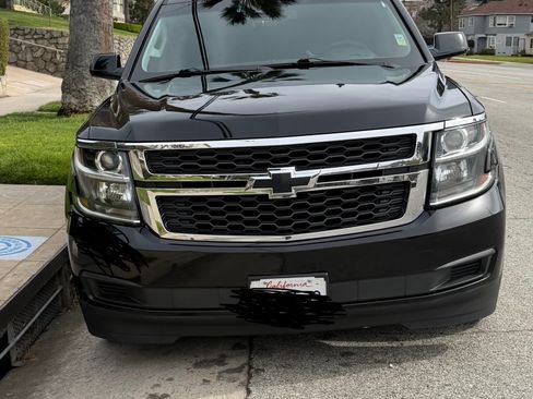 Used 2020 Chevrolet Suburban LT image 2