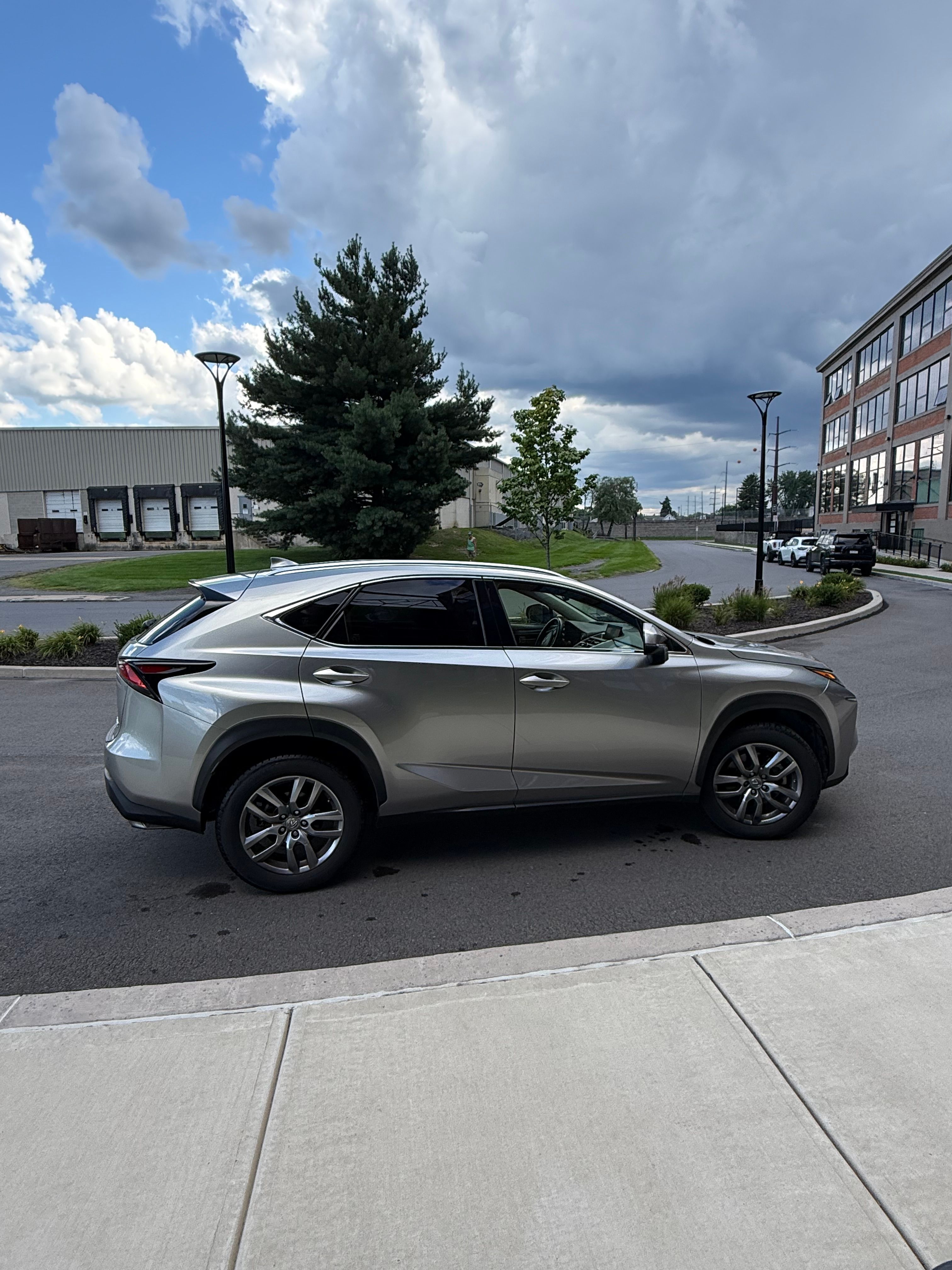 Used 2015 Lexus NX 200t FWD w/ Luxury Package image 4