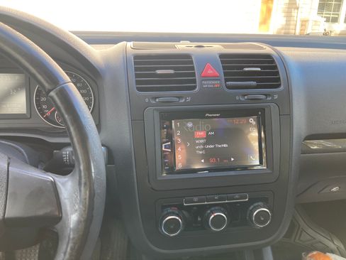 Used 2010 Volkswagen Jetta SEL image 8