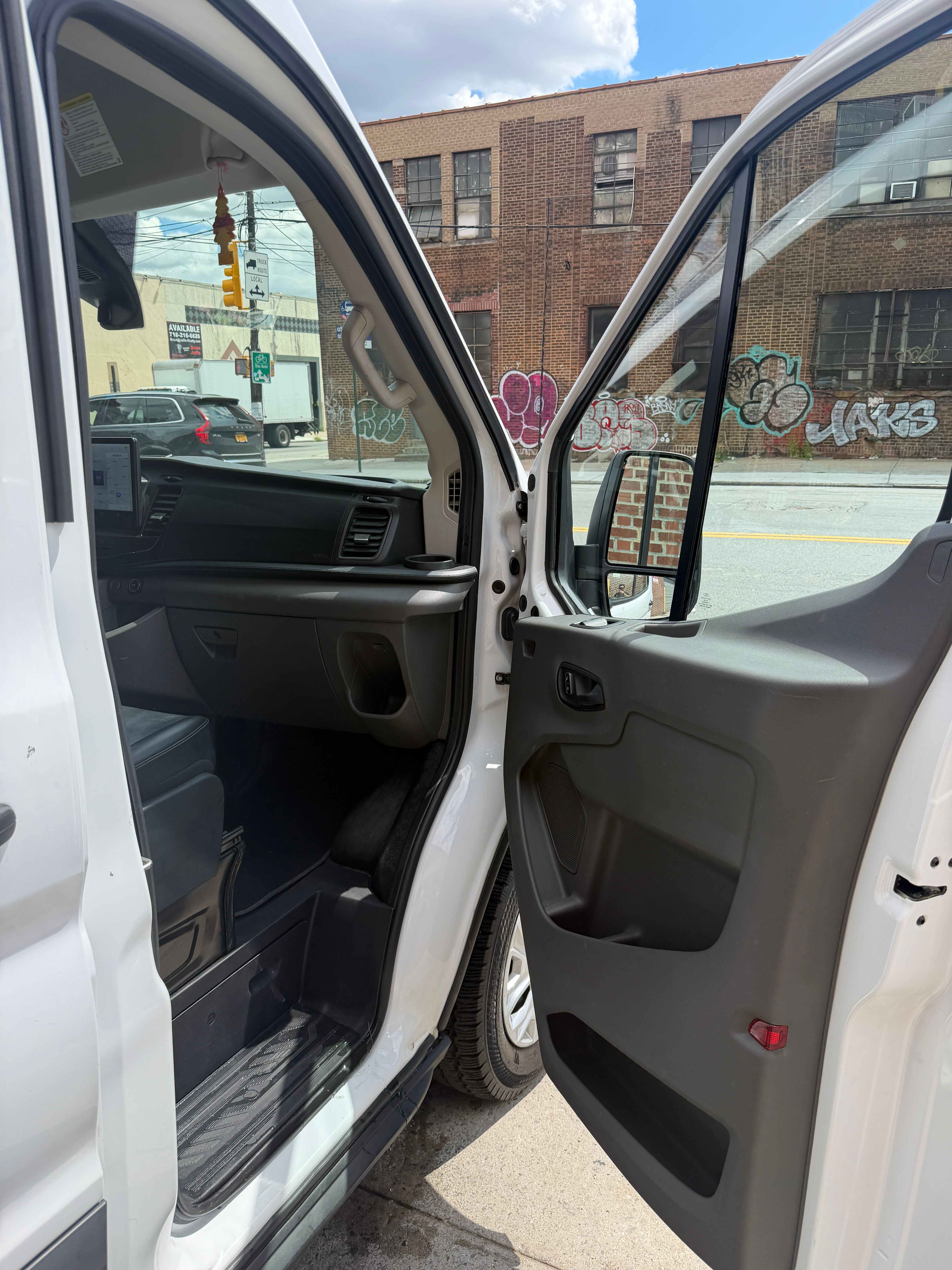 Used 2023 Ford E-Transit Medium Roof RWD image 9