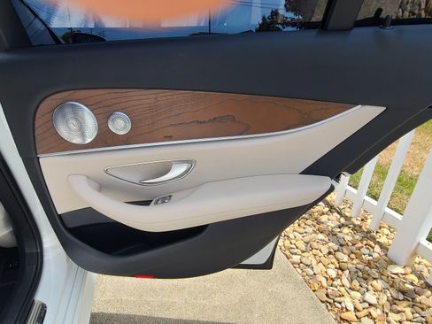 Used 2018 Mercedes-Benz E 300 image 16