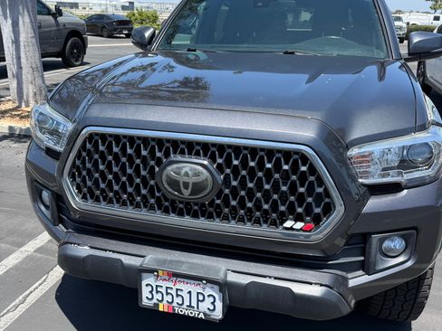 Used 2019 Toyota Tacoma TRD Off-Road AWD/4WD image 6