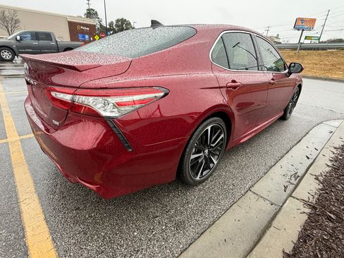 Used 2018 Toyota Camry XSE image 8