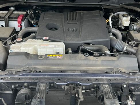 Used 2023 Toyota Tundra Platinum AWD/4WD image 18