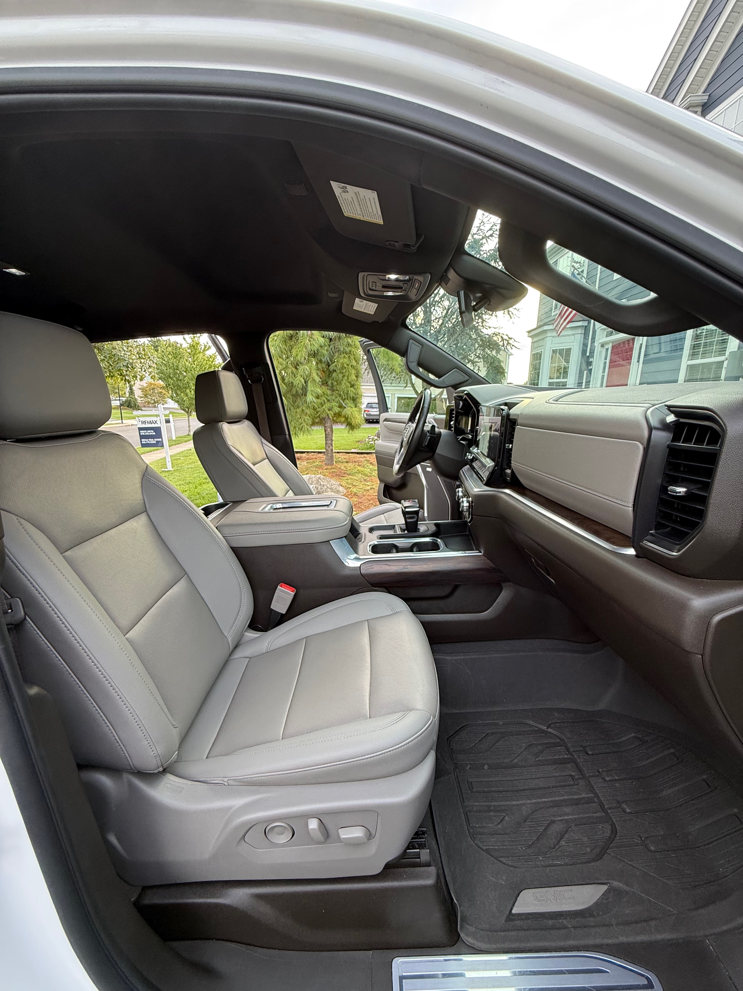 Used 2022 GMC Sierra 1500 SLT w/ SLT Premium Plus Package AWD/4WD image 12