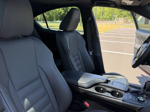 Used 2021 Lexus IS 350 F Sport RWD image 19