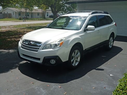 Used 2013 Subaru Outback 2.5i Premium w/ Popular Pkg 1A image 1
