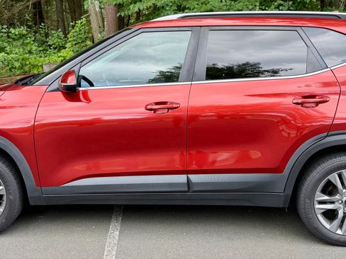 Used 2021 Kia Seltos S FWD image 8