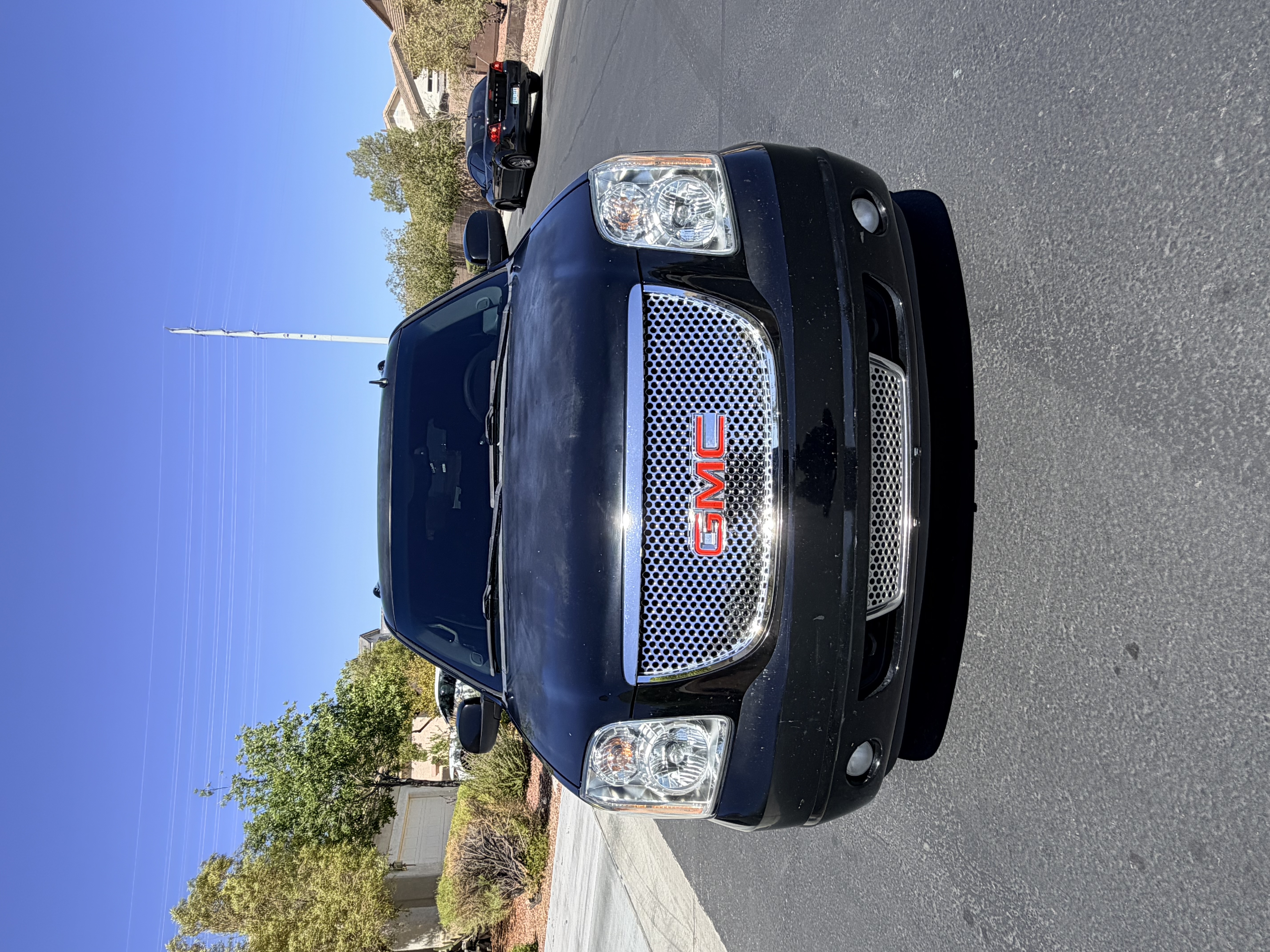 Used 2010 GMC Yukon XL Denali AWD/4WD image 4