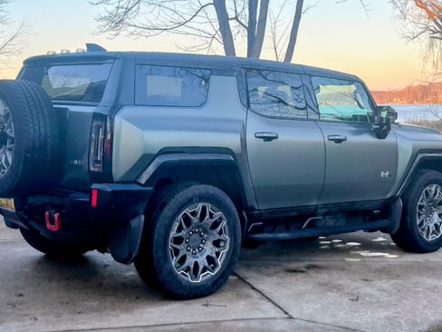 Used 2024 GMC Hummer EV 3X w/ LPO, Illumination Package image 6