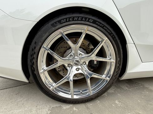 Used 2025 BMW M5 w/ Carbon Package image 5