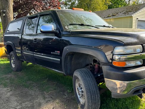 Used 2002 Chevrolet Silverado 2500 LS w/ Snow Plow Prep Pkg image 1