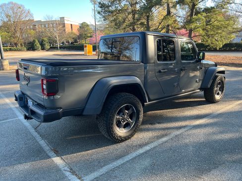 Used 2021 Jeep Gladiator Sport image 8