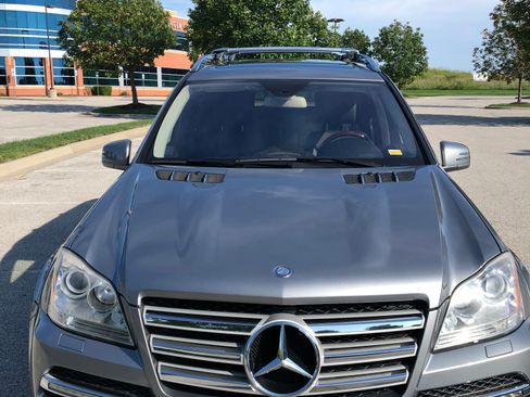 Used 2011 Mercedes-Benz GL 550 4MATIC image 1